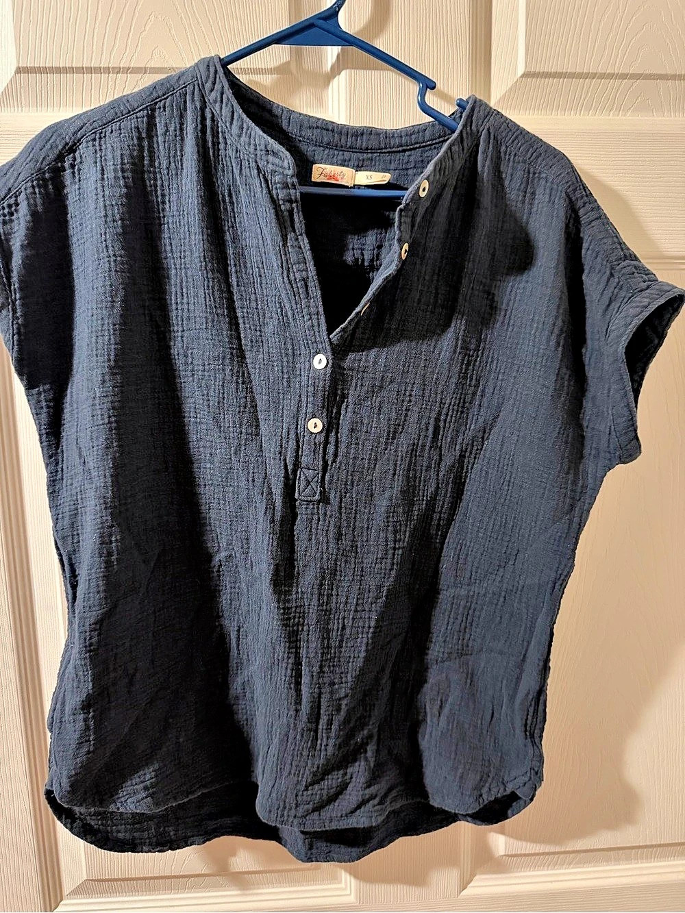 Faherty dark navy  Cotton Henley Top Size XS
